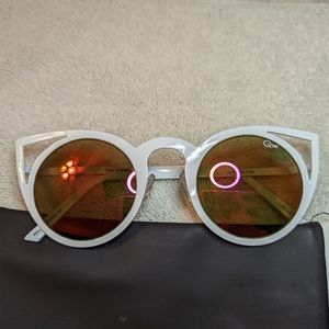 Quay Invaders in White/Pink-Orange